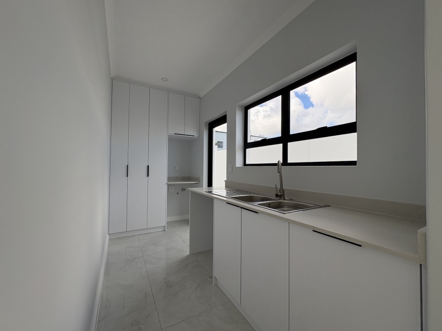 5 Bedroom Property for Sale in Sandown Western Cape